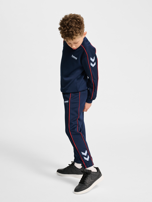hmlJR INTERLOCK ADJUST PANTS, DRESS BLUES, model