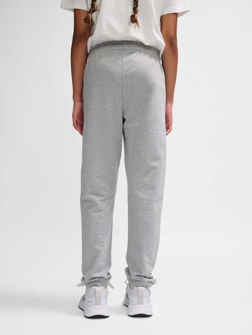 hmlGO 2.0 SWEATPANTS KIDS, GREY MELANGE, model