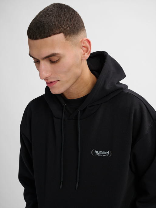 hmlFELIX LOOSE HOODIE, BLACK, model