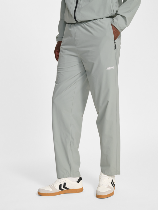 hmlPULSE PANTS, BELGIAN BLOCK, model