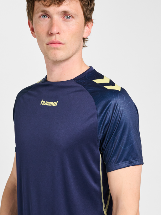 hmlBLAZE 2.0 TRAINING JERSEY S/S, MARINE/SHADOW LIME, model