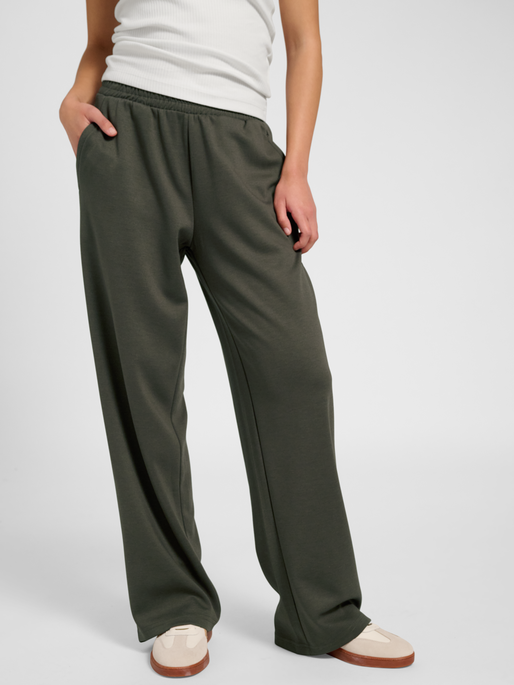 hmlYOGA SOFT W SWEATPANTS, MAJOR BROWN, model