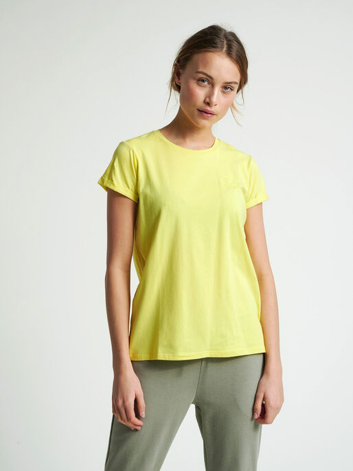 HMLISOBELLA T-SHIRT S/S, CELANDINE, model