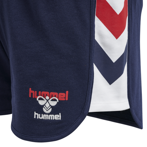 hmlIC DURBAN WOMAN SHORTS, PEACOAT, packshot