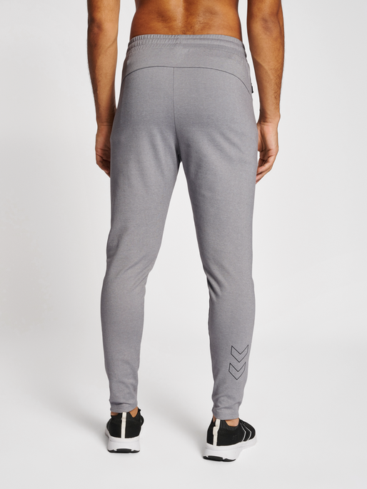 hmlMT INTERVAL TAPERED PANTS, GREY MELANGE, model