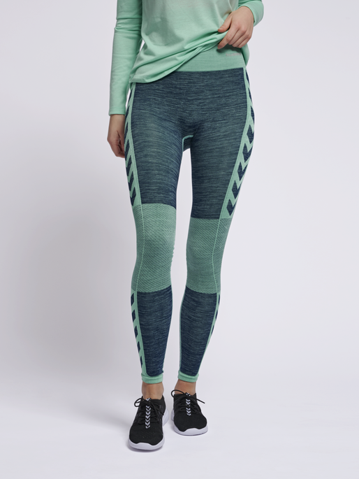HMLCLEA SEAMLESS TIGHTS, ICE GREEN MELANGE, model