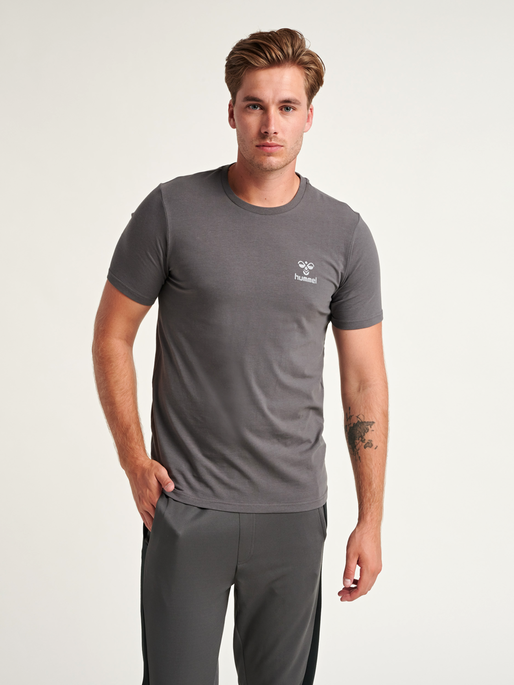 hmlSIGGE T-SHIRT S/S, 1025, model