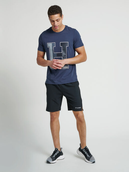 hmlLANEWAY T-SHIRT, BLUE NIGHTS, model