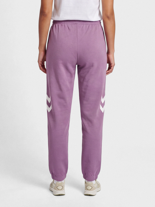 hmlLEGACY 2.0 W SWEATPANTS, GRAPEADE, model