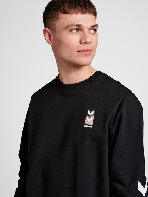 hmlLGC JEREMY SWEATSHIRT, BLACK, model