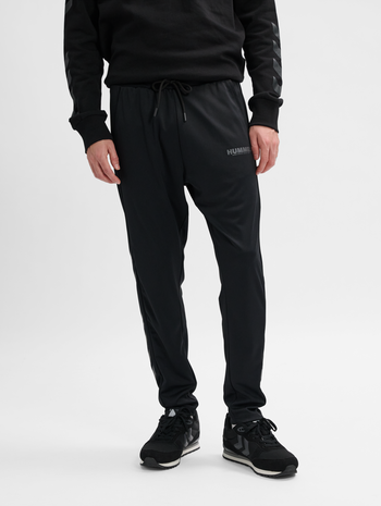 hmlLEGACY SUNE POLY TAPERED PANTS, BLACK, model