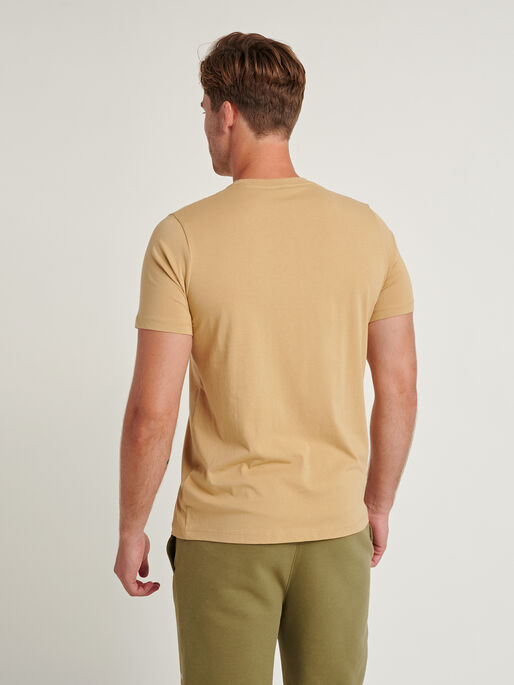 hmlISAM T-SHIRT, LARK, model