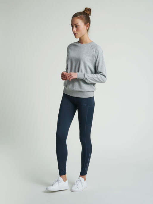 hmlNONI SWEATSHIRT, GREY MELANGE, model