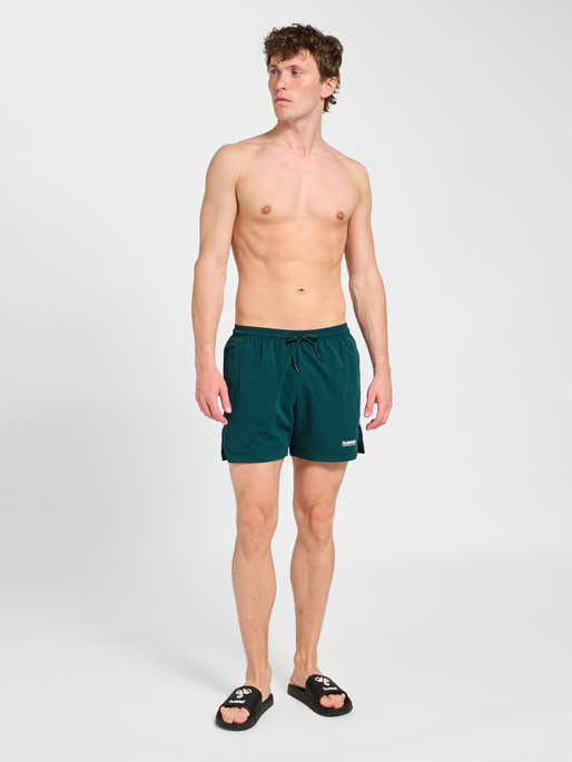 hmlPULSE SWIM SHORTS, JUNE BUG, model