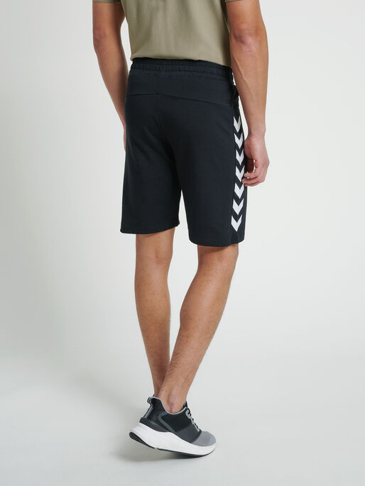 hmlRAY 2.0 SHORTS, BLACK, model