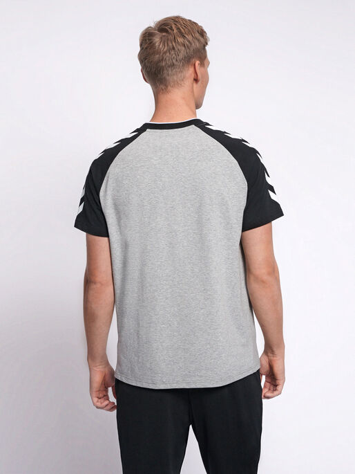 hmlMARK T-SHIRT S/S, GREY MELANGE, model
