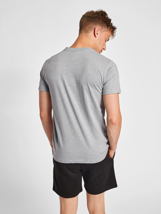 hmlRED HEAVY T-SHIRT S/S, GREY MELANGE, model