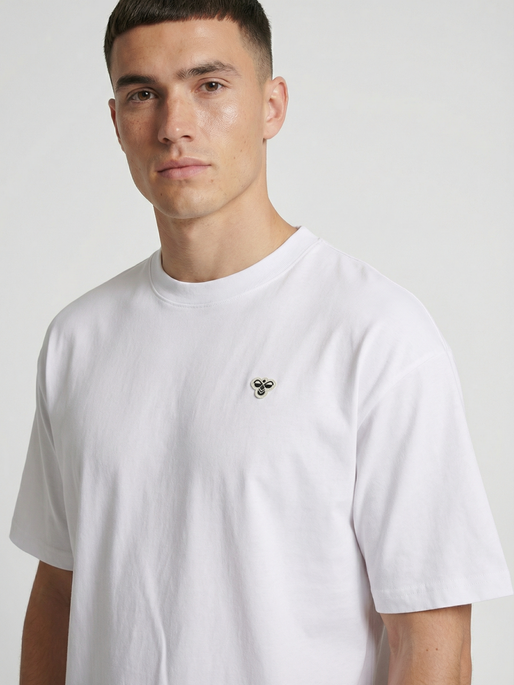 hmlGREENLAND T-SHIRT S/S, WHITE, model