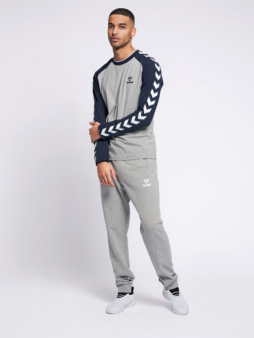 hmlMARK T-SHIRT L/S, GREY MELANGE, model