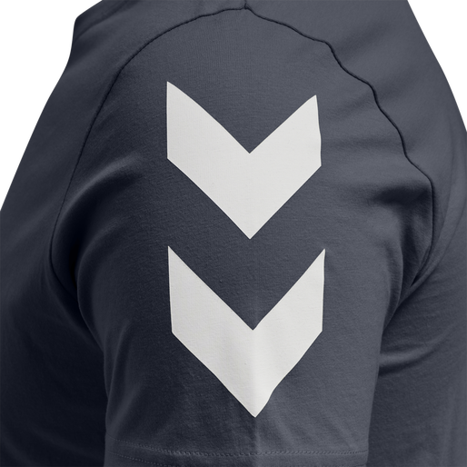 hmlLEGACY CHEVRON T-SHIRT, BLUE NIGHTS hmlLEGACY CHEVRON T-SHIRT, BLUE NIGHTS, packshot