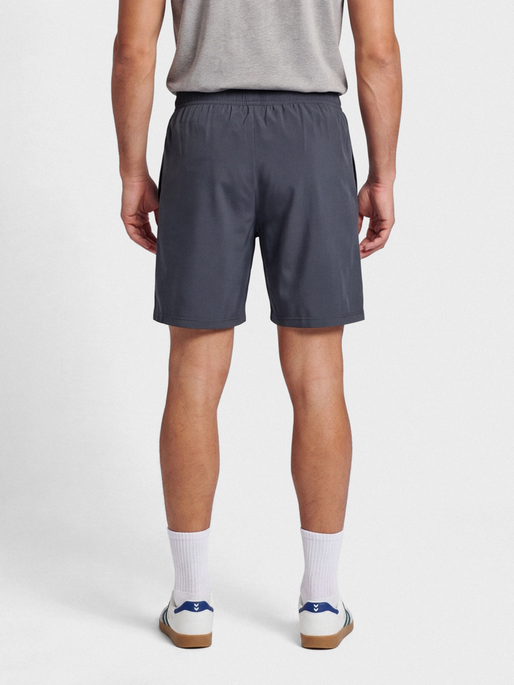 hmlPULSE WORKOUT SHORTS, EBONY, model