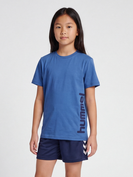 hmlPRINT T-SHIRT S/S, BRIGHT COBALT/BLACK IRIS, model