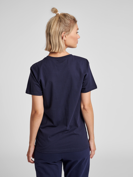 HMLGO COTTON LOGO T-SHIRT WOMAN S/S, MARINE, model
