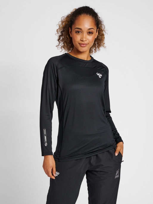 hmlGG12 TRAINING TEE L/S WOMAN, BLACK, model