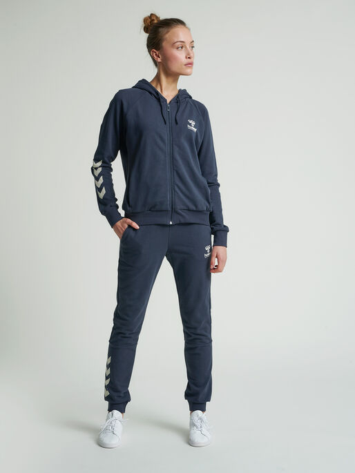 hmlNONI ZIP HOODIE, BLUE NIGHTS, model