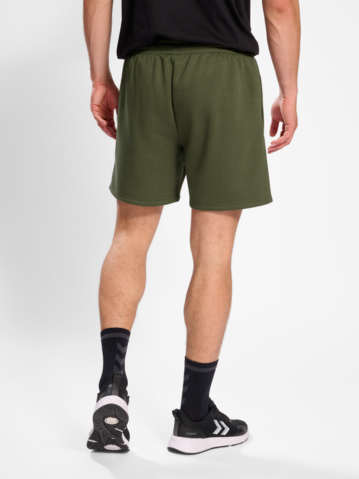 hmlACTIVE CO SHORTS, OLIVE NIGHT, model