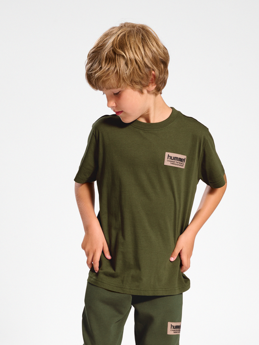 hmlDARE T-SHIRT S/S, 6453, model