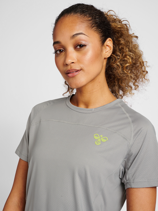 hmlGG12 TRAINING TEE S/S WOMAN, 1100, model