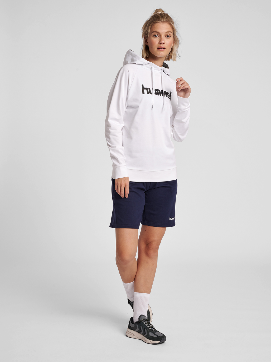 HUMMEL GO COTTON LOGO HOODIE WOMAN, WHITE, model