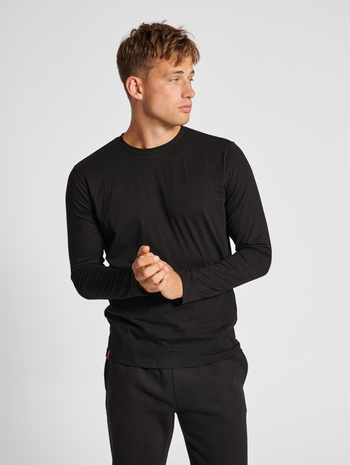 hmlRED BASIC T-SHIRT L/S, BLACK, model
