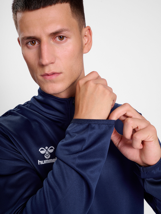 hmlESSENTIAL HALF-ZIP, MARINE, model