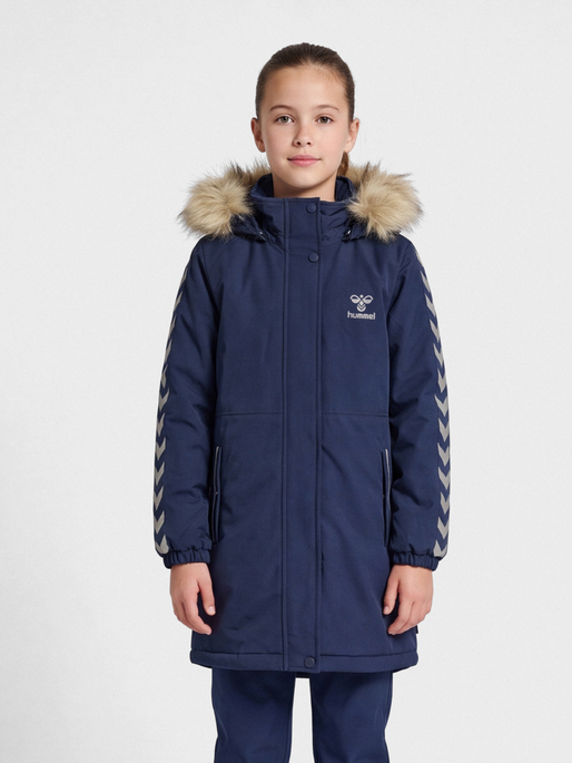 hmlLEAF TEX COAT, BLACK IRIS, model