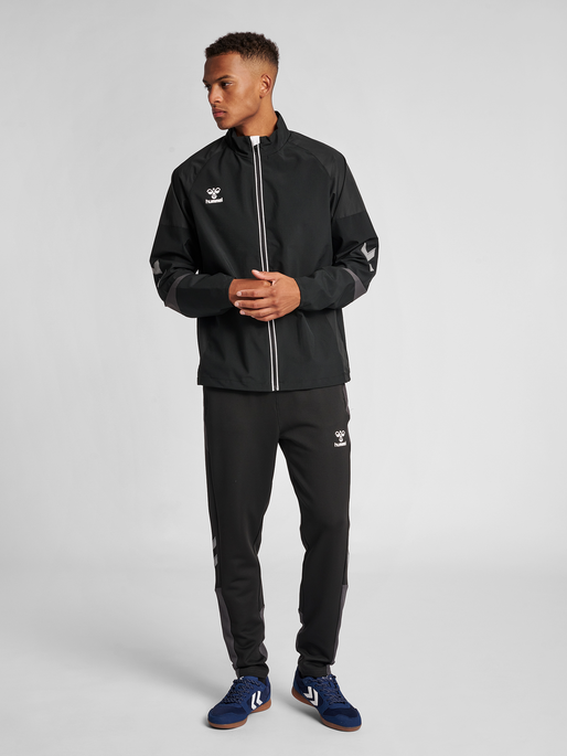 hmlLEAD TRAINING JACKET , BLACK, model