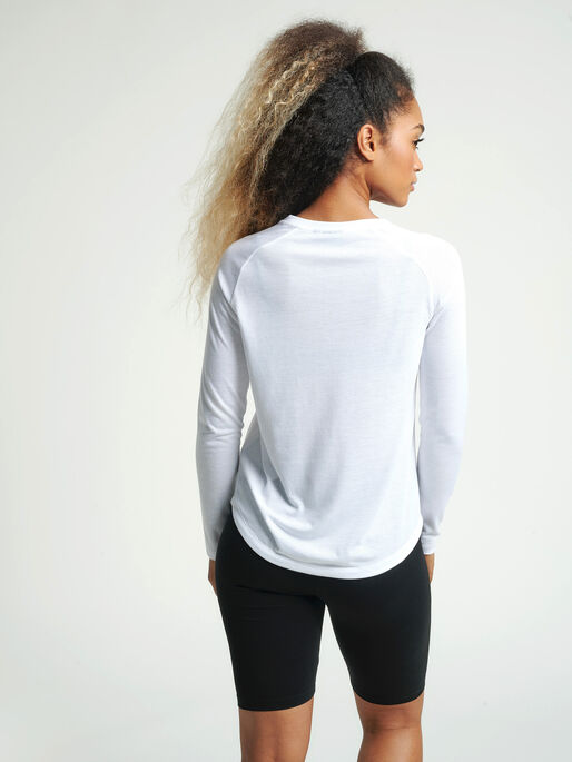 hmlVANJA T-SHIRT L/S, WHITE, model