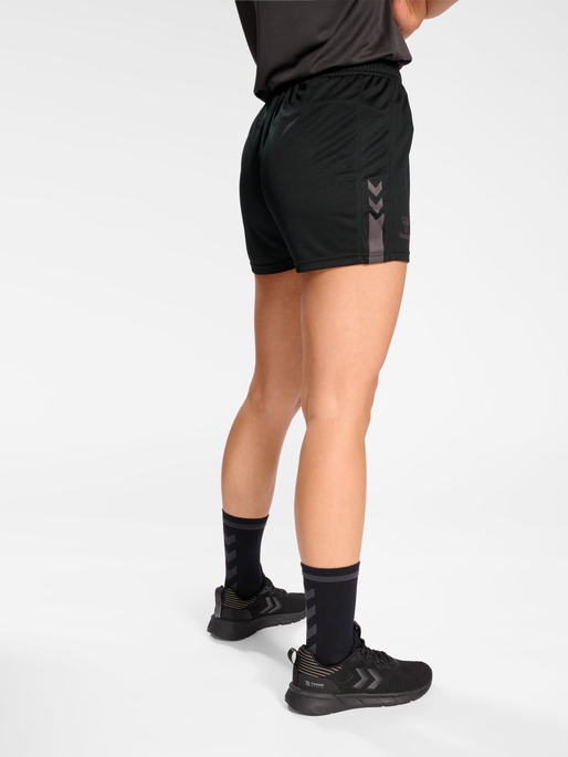 hmlACTIVE PL SHORTS WOMAN, BLACK, model