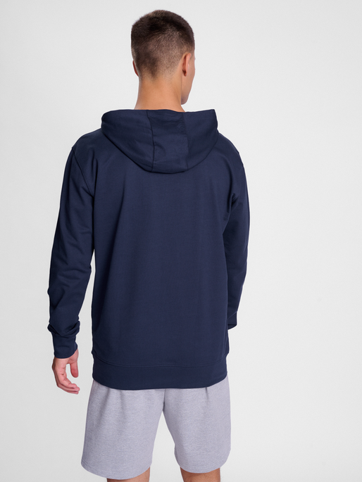 hmlGO 2.0 HOODIE, MARINE, model