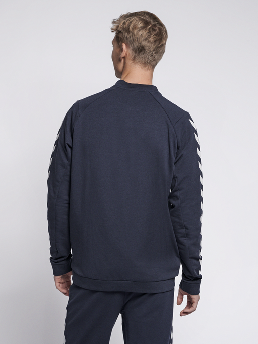 HMLRAY ZIP JACKET, BLACK IRIS, model