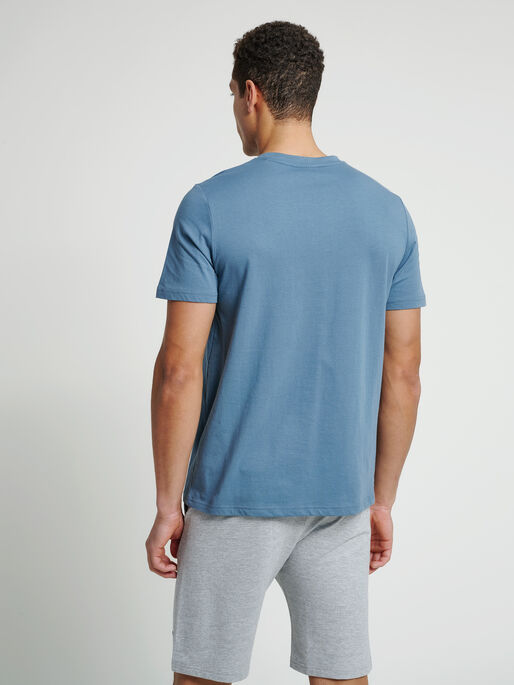 hmlISAM T-SHIRT, CHINA BLUE, model