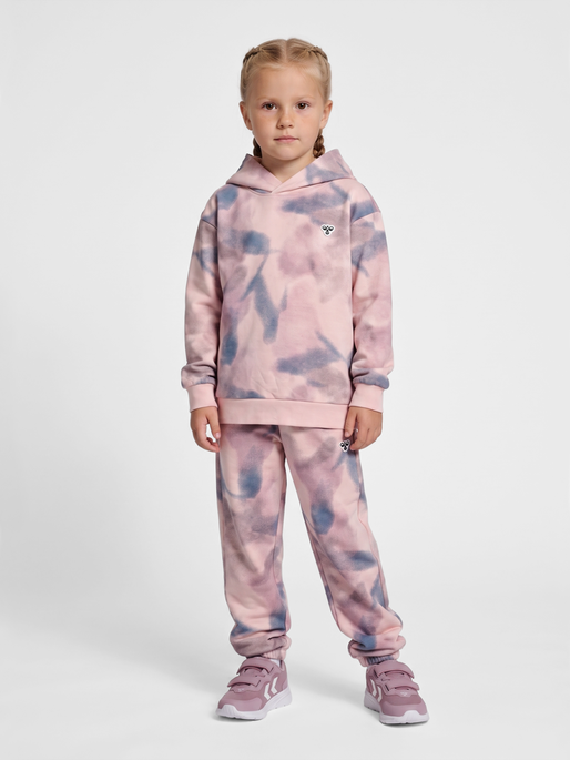 hmlJR LOOSE AOP HOODIE BEE, PALE LILAC, model