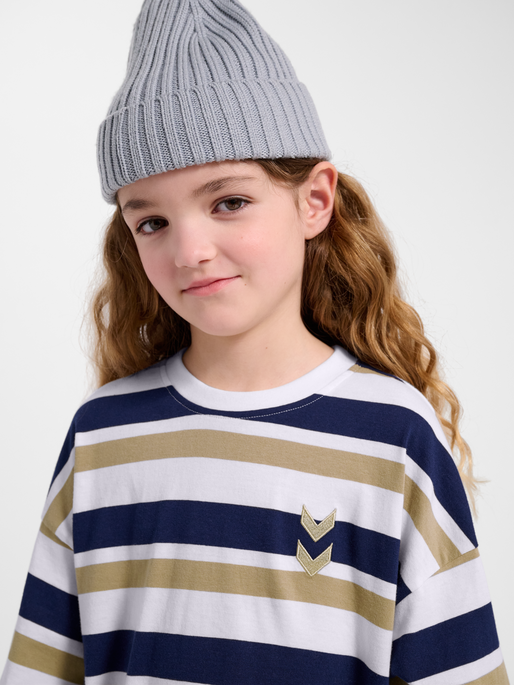 hmlJR SILLY T-SHIRT L/S, MEDIEVAL BLUE, model