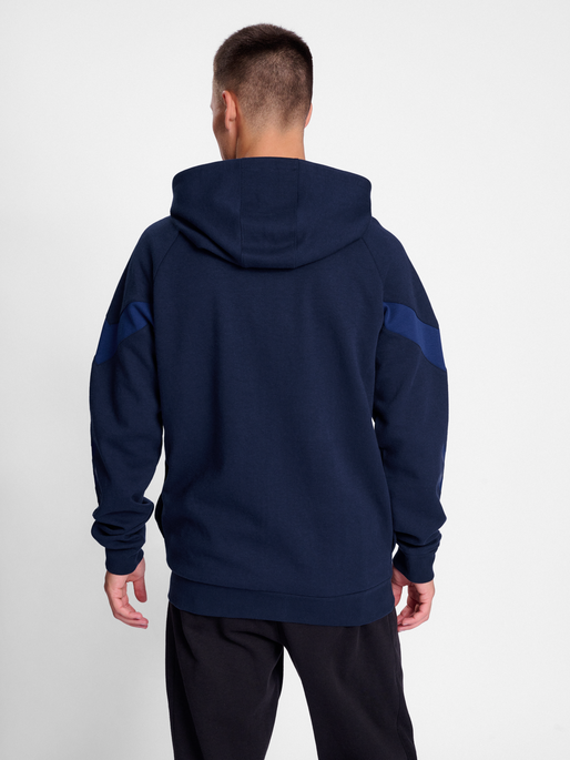 hmlTRAVEL ZIP HOODIE, MARINE, model