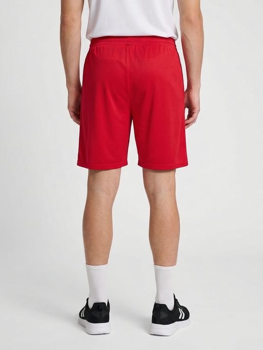hmlESSENTIAL SHORTS, TRUE RED, model