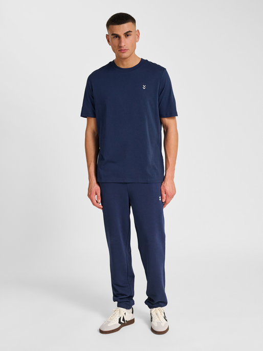 hmlPULSE T-SHIRT, DRESS BLUES hmlPULSE T-SHIRT, DRESS BLUES, model