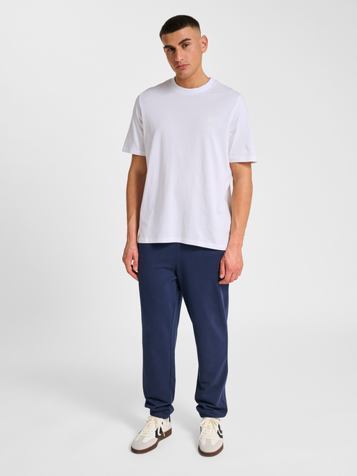 hmlPULSE T-SHIRT, WHITE hmlPULSE T-SHIRT, WHITE, model