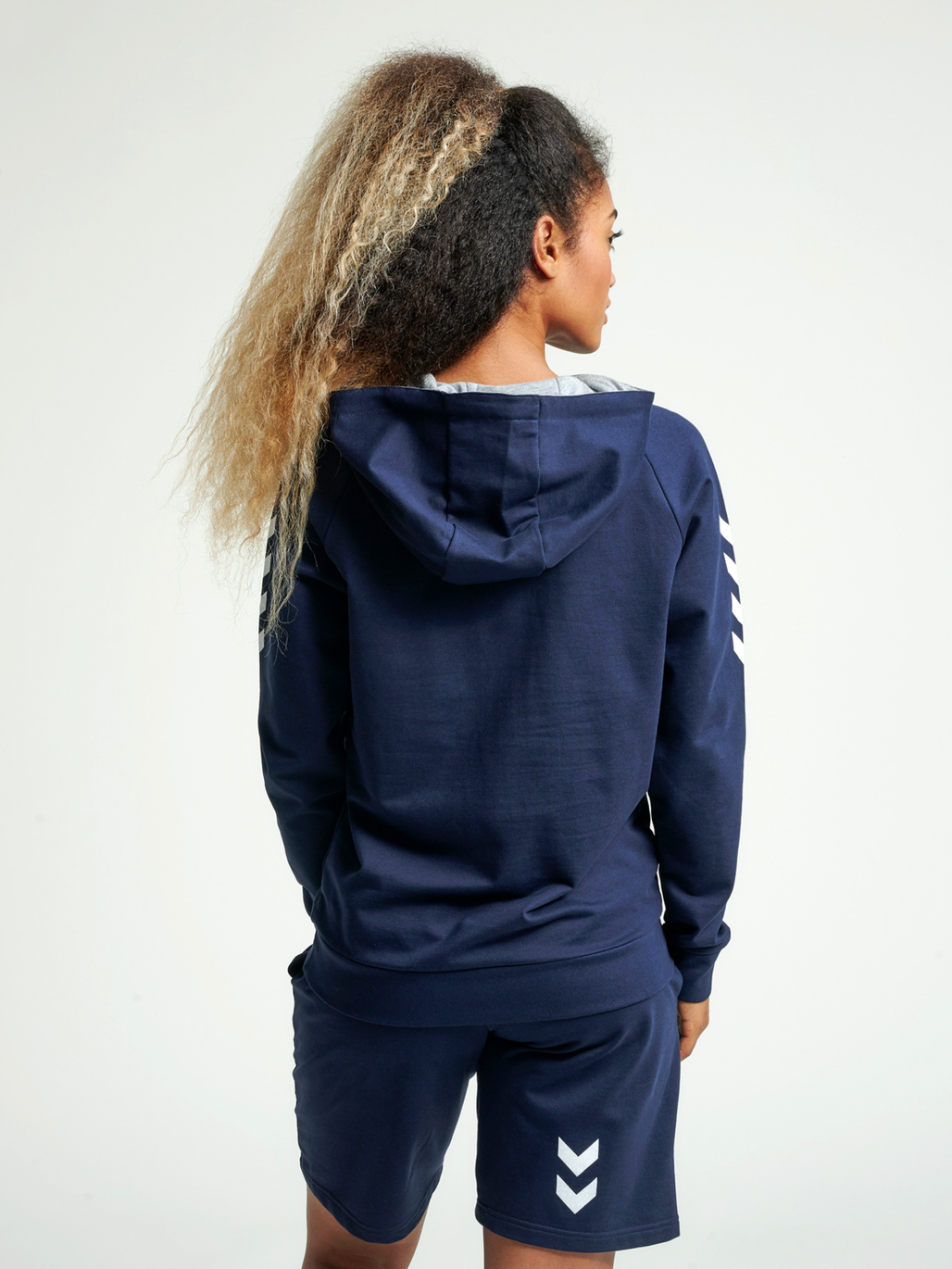 HUMMEL GO COTTON HOODIE WOMAN, MARINE, model