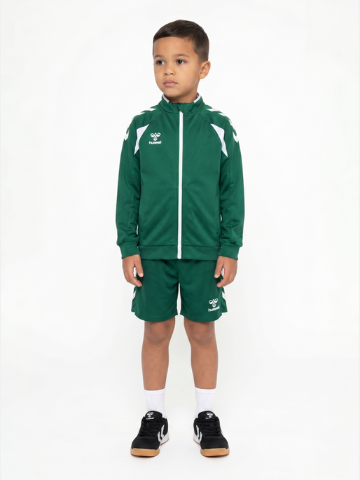 hmlCORE 2.0 SHORTS KIDS, EVERGREEN/WHITE, model